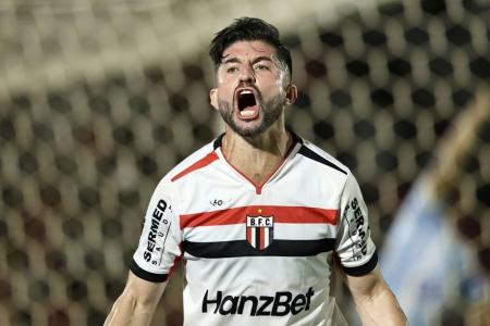 Botafogo-SP vence Paysandu e respira na Série B