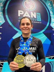 Jessika Bartoli exibe medalhas conquistadas no Pan-Americano No-Gi da IBJJF