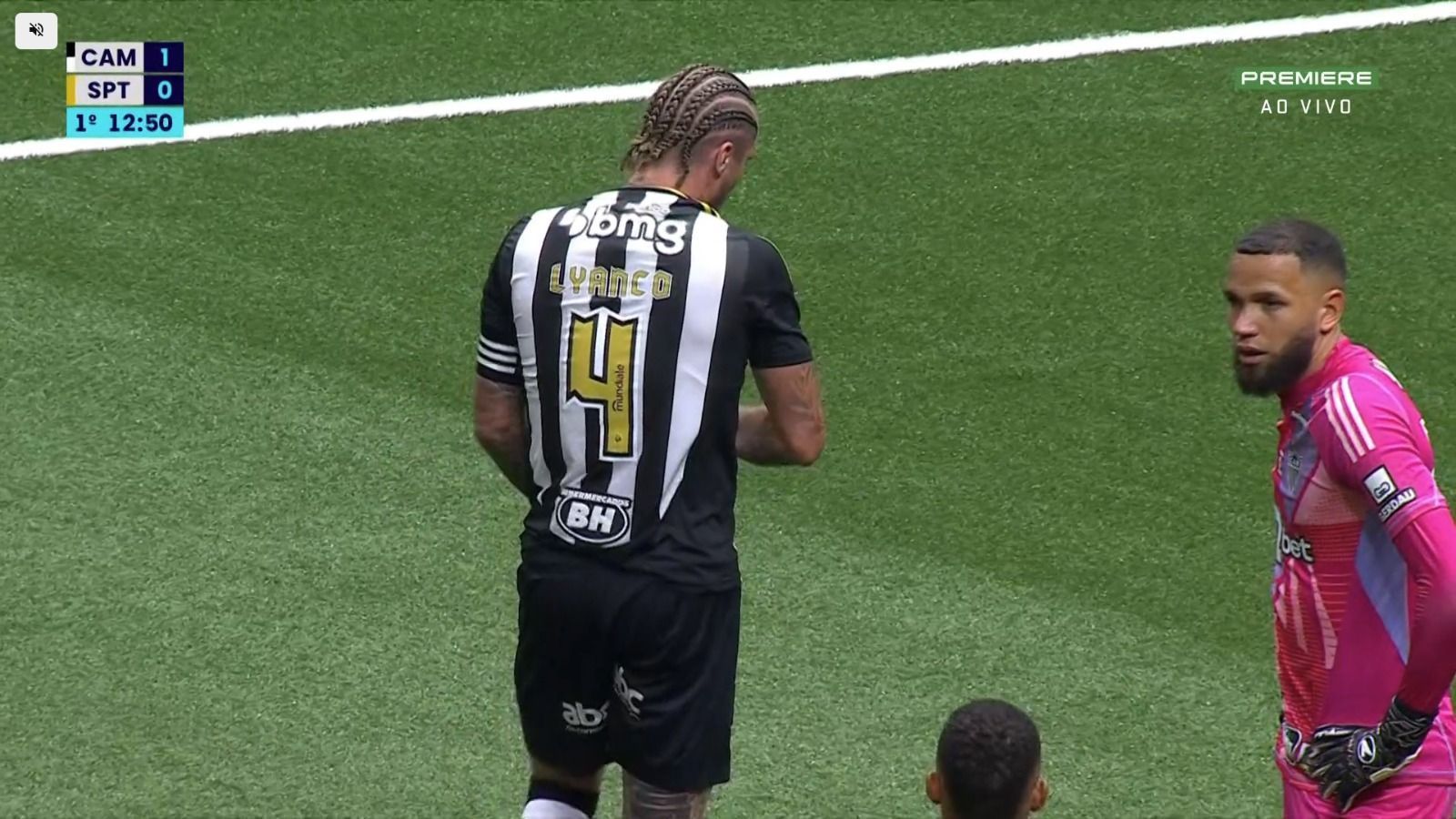 Lyanco sente dores no tornozelo e é substituído em Atlético x Sport com 14 minutos