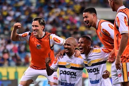 Novorizontino comemora o gol marcado contra o Cuiabá