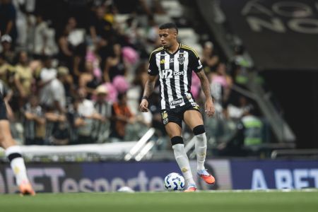 Ruan Tressoldi em ação na partida entre Atlético e Sport