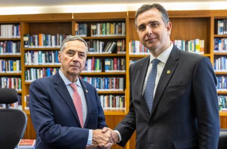 Luis Roberto Barroso, ex-presidente do STF e Rodrigo Pacheco, ex-presidente do Senado