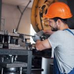 Boas práticas de lubrificação e alinhamento reduzem falhas em máquinas industriais