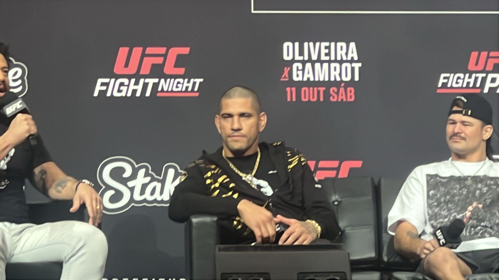 Alex Poatan bate o martelo e manda recado para Jon Jones
