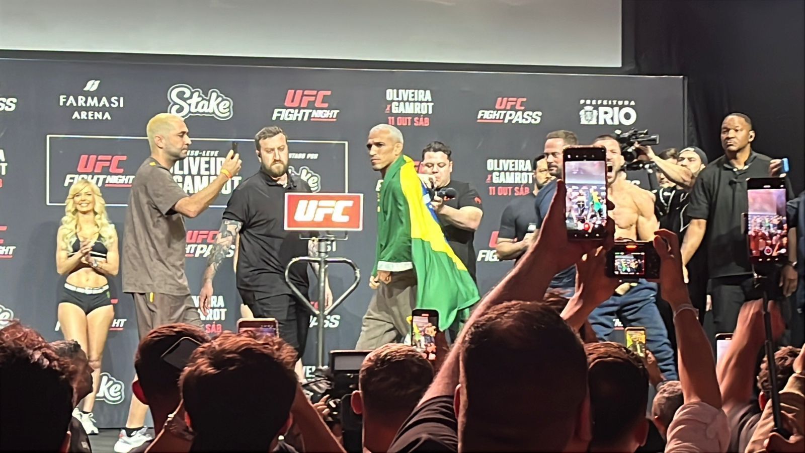 Charles do Bronx manda recado ao povo brasileiro antes do UFC Rio