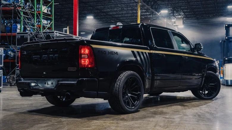 Ram 1500 ganha versão esportiva com suspensão rebaixada e motor de 650 cv; veja fotos