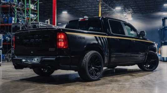 Ram 1500 ganha versão esportiva com suspensão rebaixada e motor de 650 cv