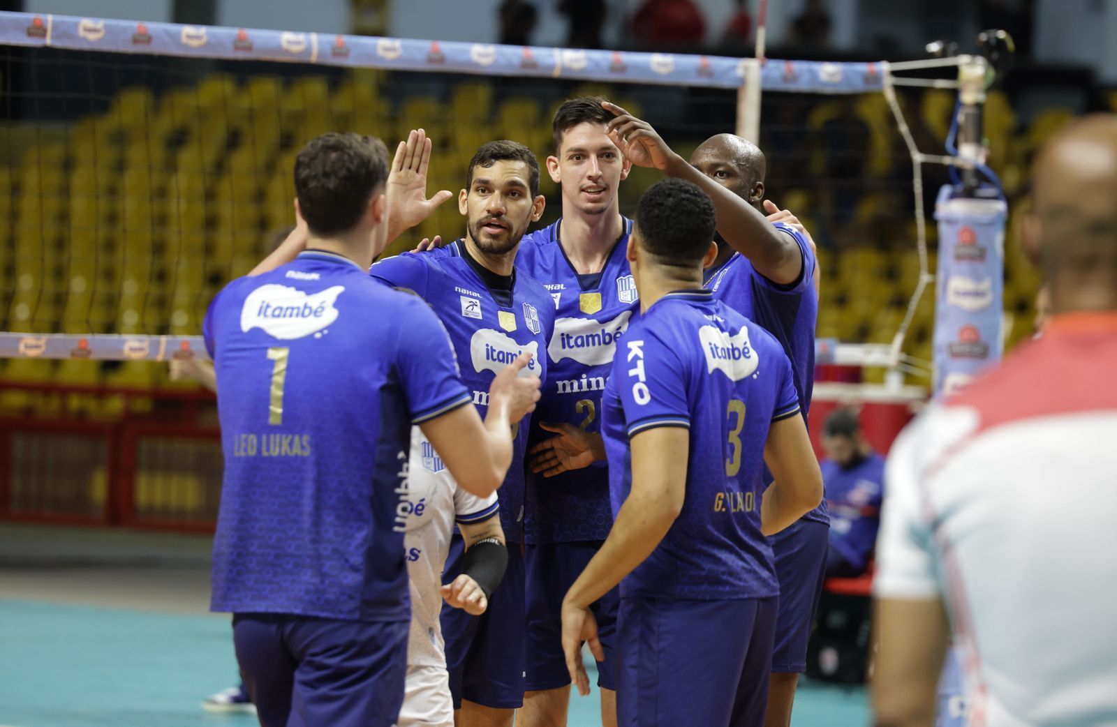 Itambé Minas vence Monte Carmelo e garante lugar na final do Mineiro de Vôlei