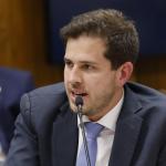 Projeto que amplia licença-paternidade para até 30 dias está pronto para votação