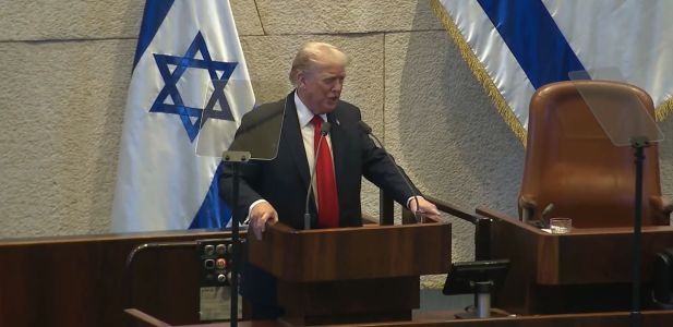 Trump discursando em Israel
