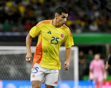 Kevin Serna foi titular na seleção da Colômbia no amistoso contra o México