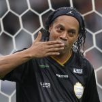Ronaldinho é intimado no Mineirão em processo sobre esquema de pirâmide; entenda