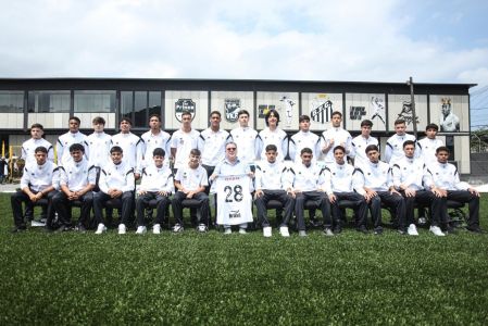 Com a presença de ídolos históricos do Santos, assinatura reuniu atletas da categoria Sub-14, diretoria e familiares