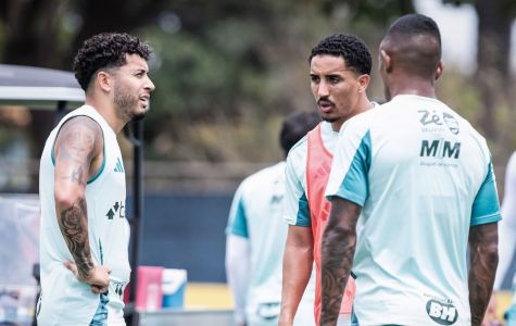 Jogadores do Cruzeiro durante treino na Toca da Raposa II