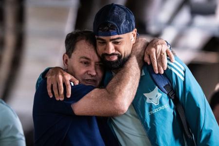 Pedro Lourenço e Fabrício Bruno antes de jogo do Cruzeiro