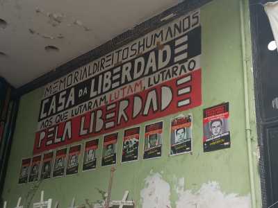 Manifestantes ocupam, desde 1º de abril, a antiga sede do Dops na região centro-sul de BH