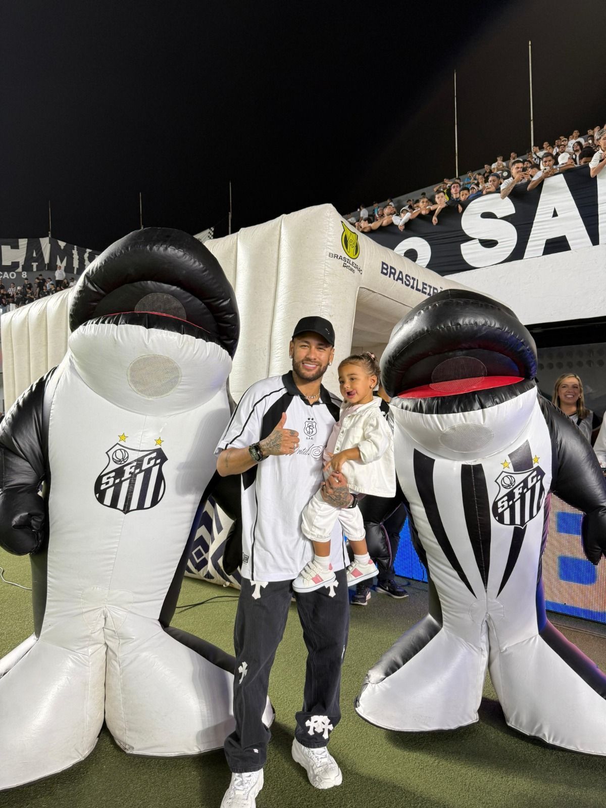 Santos x Corinthians: fora por lesão, Neymar marca presença na Vila para clássico