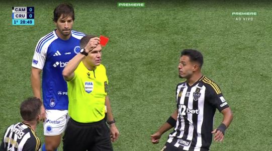 Zanovelli 'expulsa' jogador do Cruzeiro no clássico com Atlético