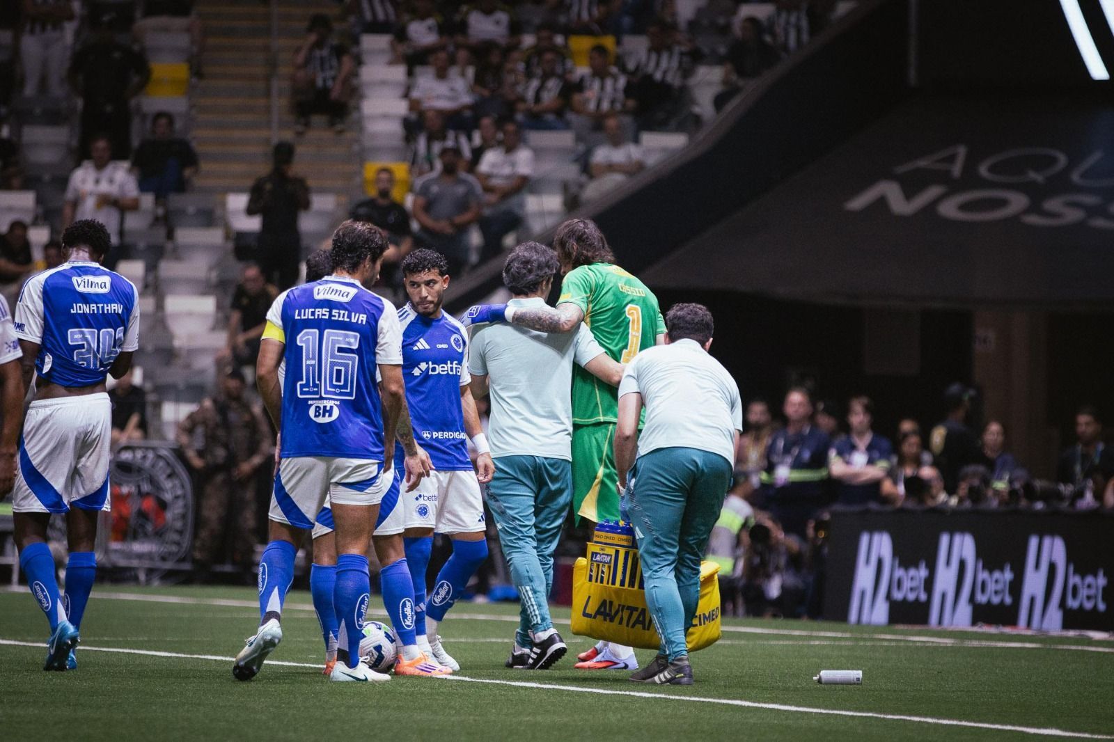 Cruzeiro: Cássio sofre pancada na cabeça, é substituído e vira preocupação