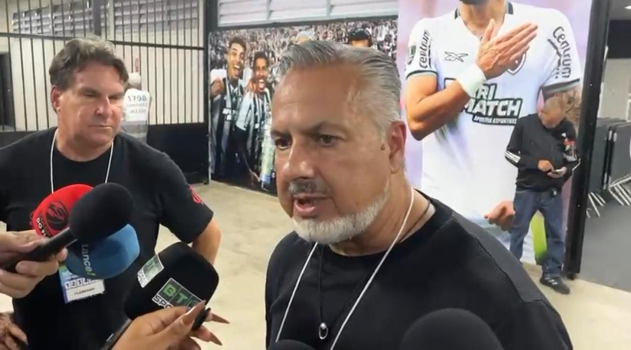 Dirigente do Flamengo dispara contra arbitragem após goleada no clássico