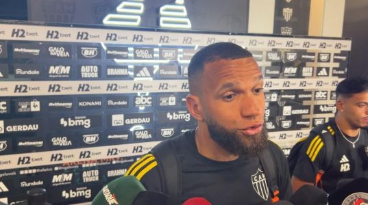 Everson em zona mista na Arena MRV, estádio do Atlético