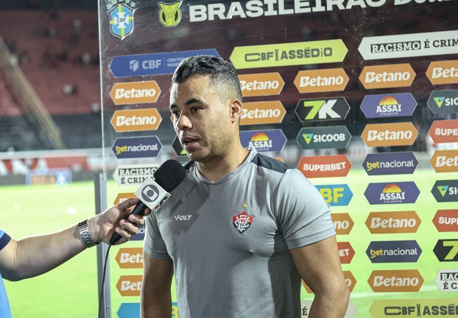 Técnico do Vitória, Jair Ventura revela idolatria por rival e enaltece triunfo