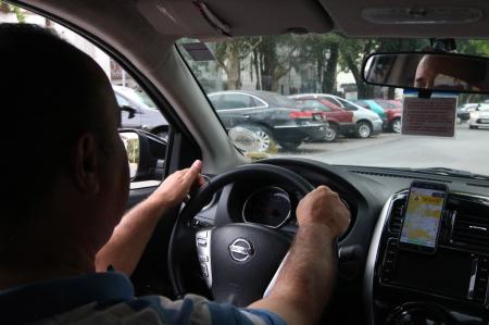 Trabalhadores por aplicativo ganham quase R$ 3 mil por mês
