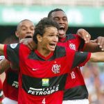 Ídolo do Flamengo crava favoritismo no confronto decisivo contra o Palmeiras