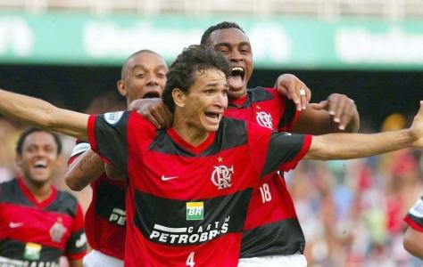 Ronaldo Angelim comemora o gol do título em 2009 pelo Flamengo