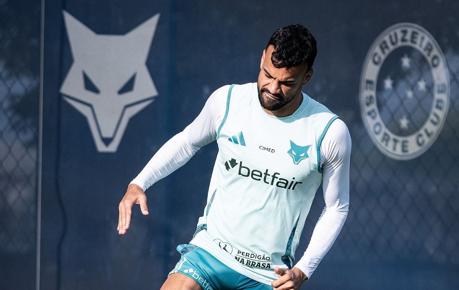 Com novidade, Cruzeiro encerra preparação para duelo com Fortaleza