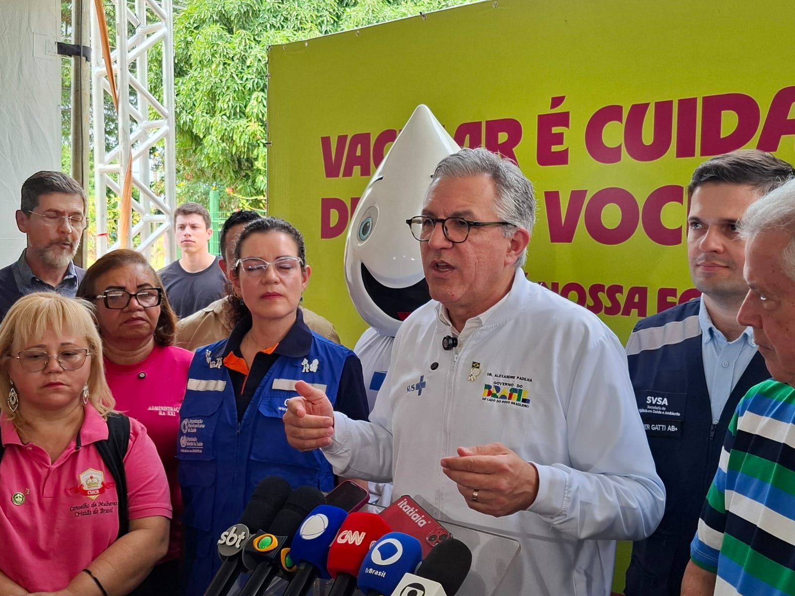 'Os pais de hoje só não tiveram doenças graves porque vacinaram', afirma Padilha