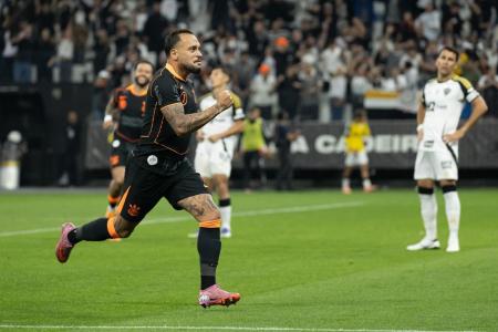 Maycon fez o gol do Corinthians aos 3 minutos do segundo tempo na Neo Química Arena