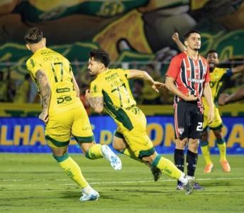 Mirassol goleia São Paulo e se aproxima do sonho de jogar a Libertadores
