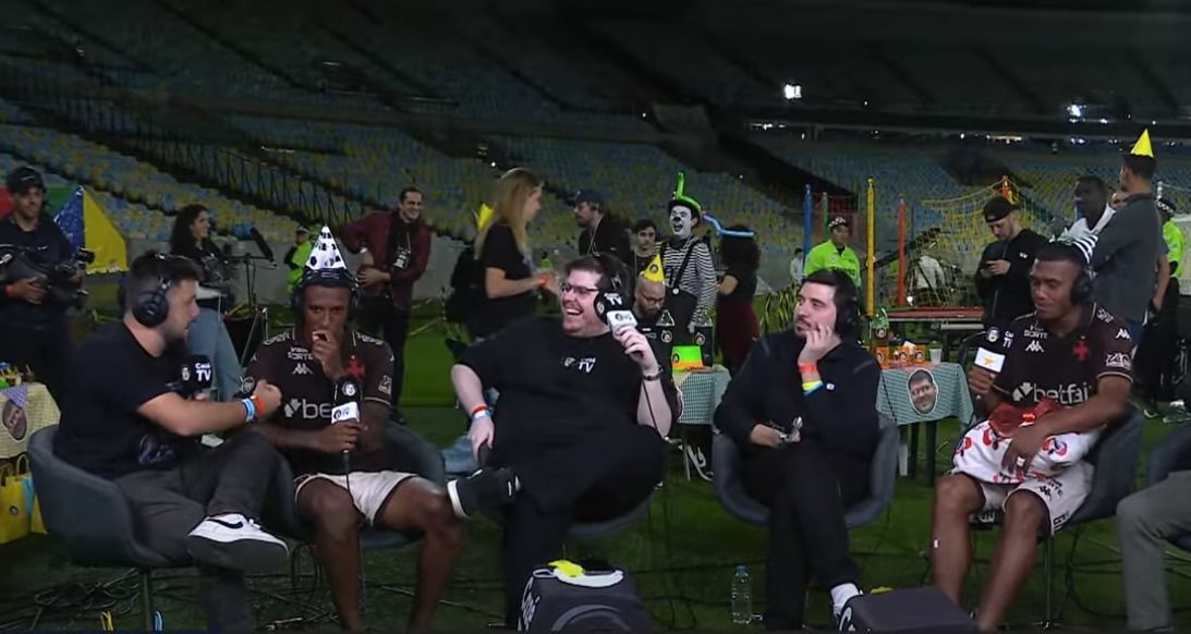 Após vitória sobre o Fluminense, jogadores do Vasco ‘fazem a festa’ com Casimiro; veja