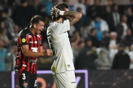 Lautaro Díaz foi titular do Santos na derrota para o Vitória