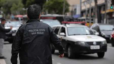 A Polícia Civil apreendeu drogas, celulares e material de contabilidade do tráfico de drogas