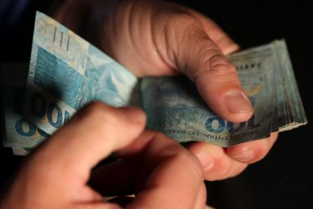 Primeira parcela do 13º deve ser paga até o final de novembro