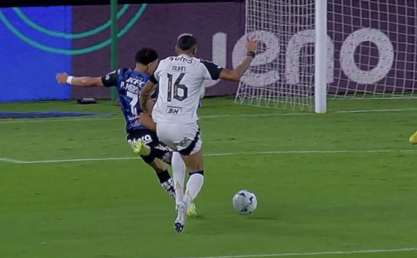 Tiago Leifert se revolta em transmissão após pênalti marcado contra o Atlético