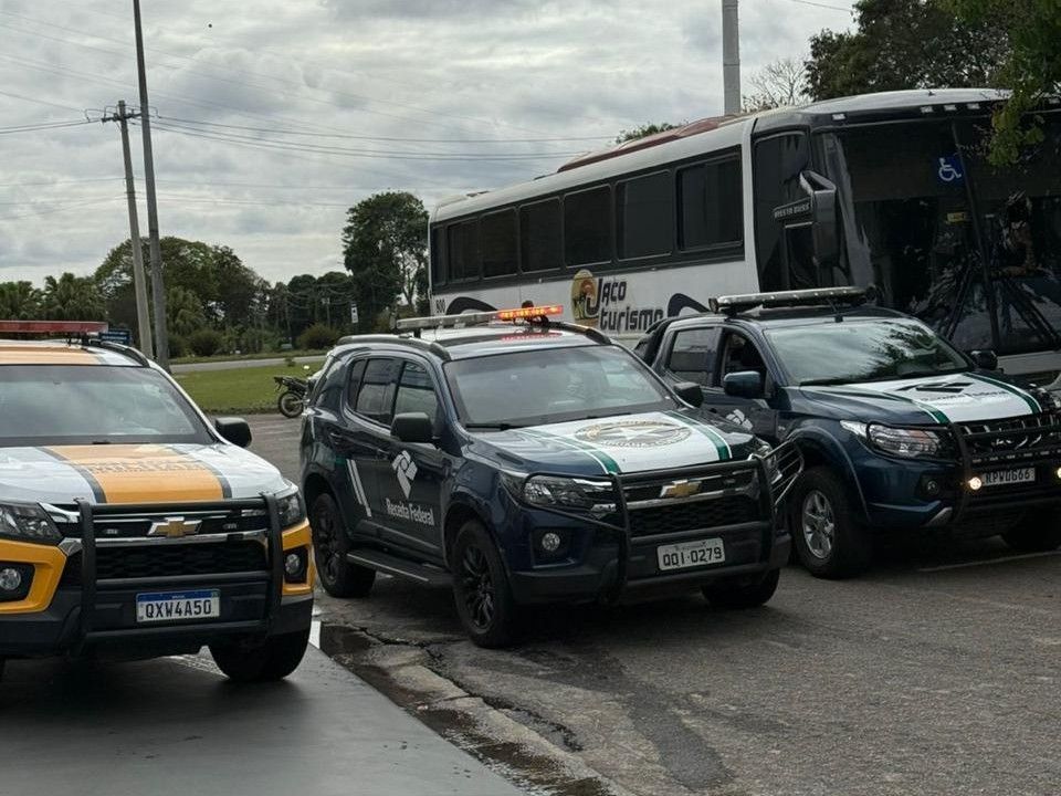 Abordagem a ônibus apreende equipamentos sem nota fiscal em Ipatinga