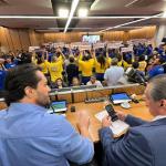 Para uma plateia de costas, presidente da Copasa fala em audiência sobre privatização