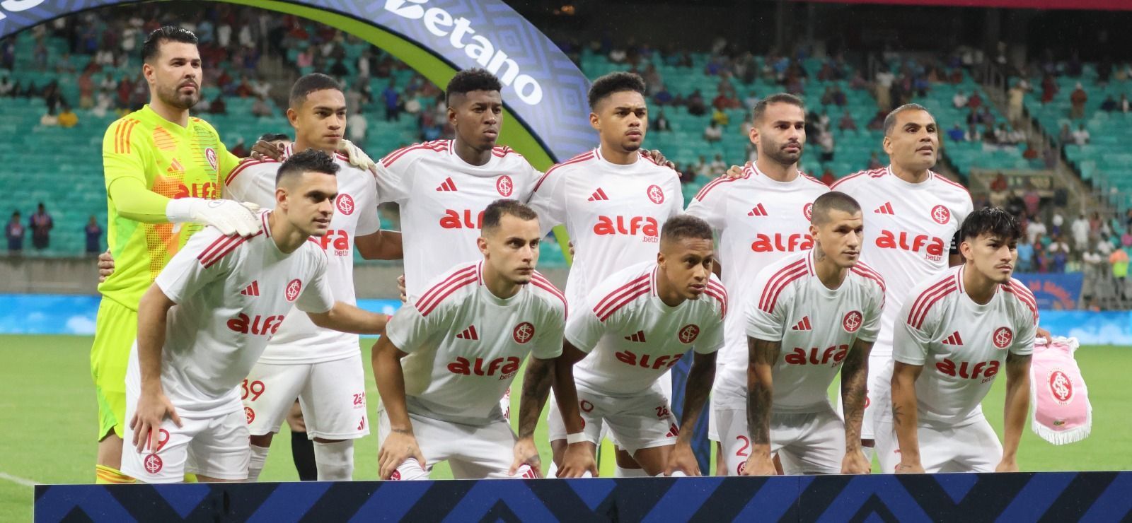 Inter encara Fluminense sem laterais-esquerdos e com baixa importante na zaga