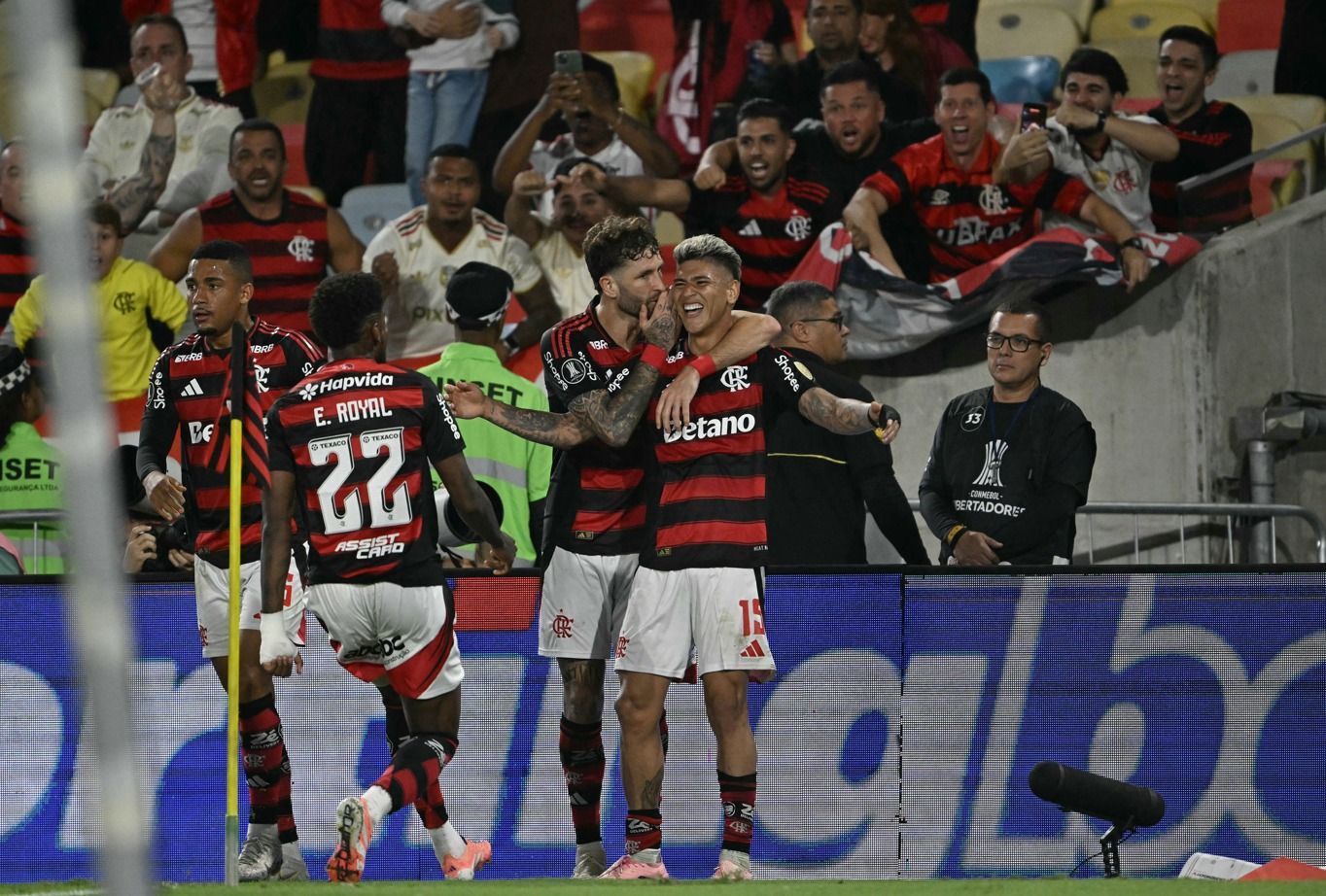 Com gol no fim, Flamengo vence Racing e abre vantagem na semifinal da Libertadores