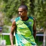 Ex-Seleção, Douglas Costa treina em time carioca após ficar sem clube