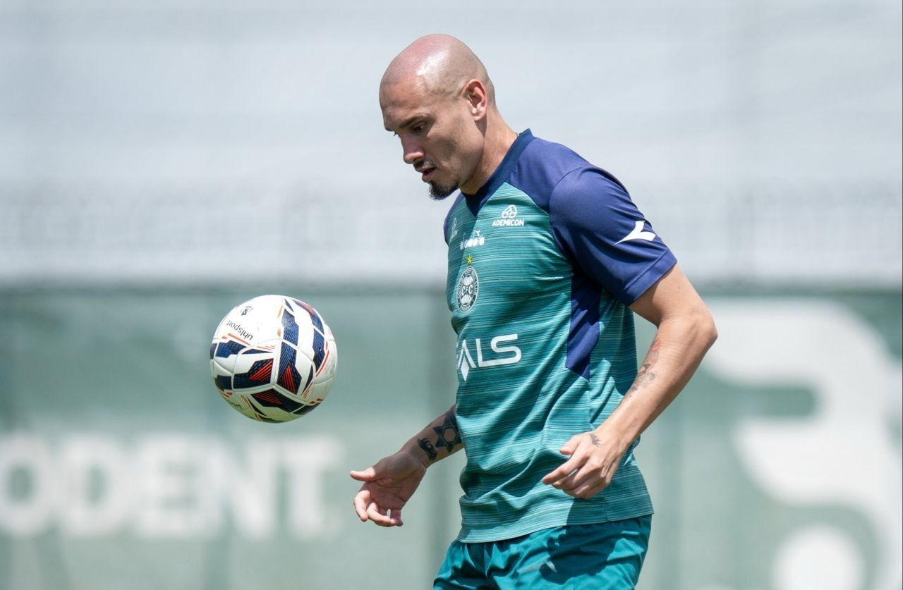 Titulares do Coritiba estão pendurados contra o Volta Redonda na Série B