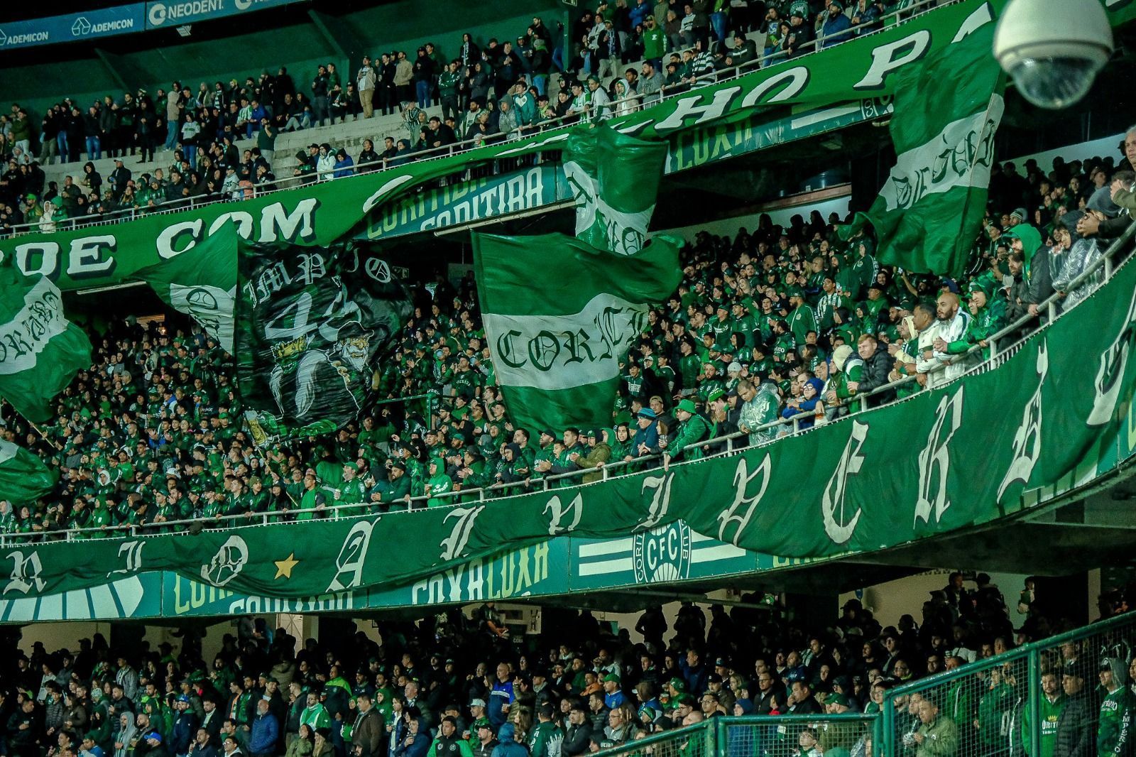 Coritiba lidera média de público na Série B e pode definir acesso no Couto Pereira