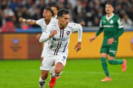 Alzugaray marcou um dos gols da vitória da LDU sobre o Palmeiras