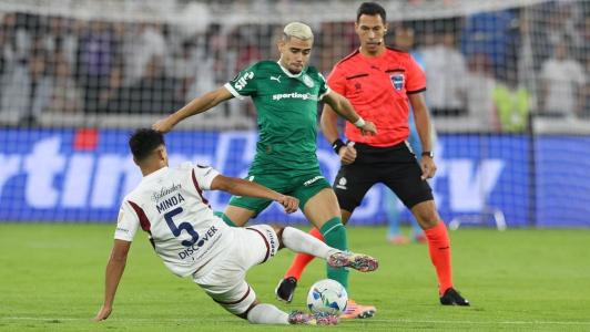 Andreas Pereira, do Palmeiras, em ação contra a LDU
