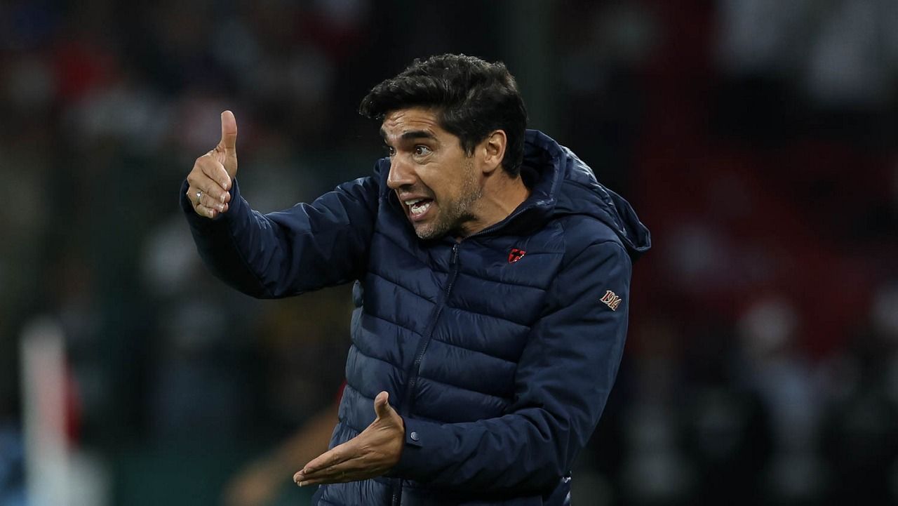 Abel Ferreira explica mudanças no Palmeiras antes de goleada e revela lesão de titular