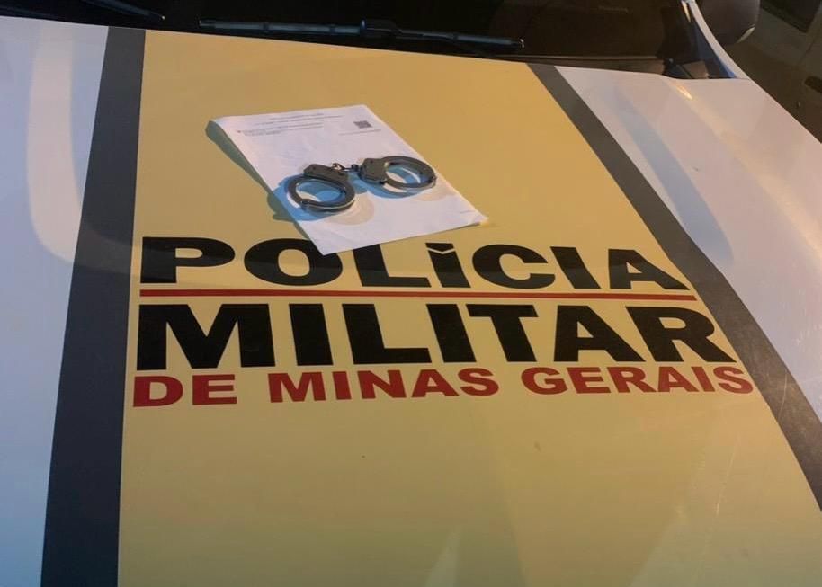 Foragido por homicídio é preso em operação da PMRv na BR-251 em Montes Claros