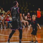 Harlem Globetrotters encanta famílias de BH com show de basquete e diversão no Mineirinho